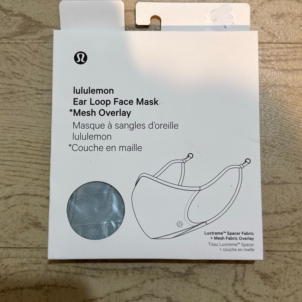 NWT Lululemon Ear Loop Face Mask‎ blue